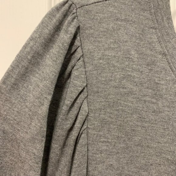 GAP Heather Gray Large Long Sleeve Ruffle Cuff Shirt - Picture 4 of 8